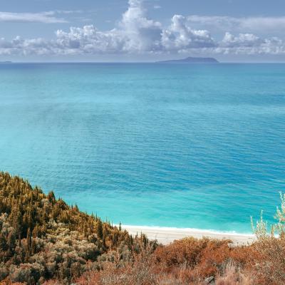 Playa, historia milenaria y buenos precios: Descubre cómo vender Albania